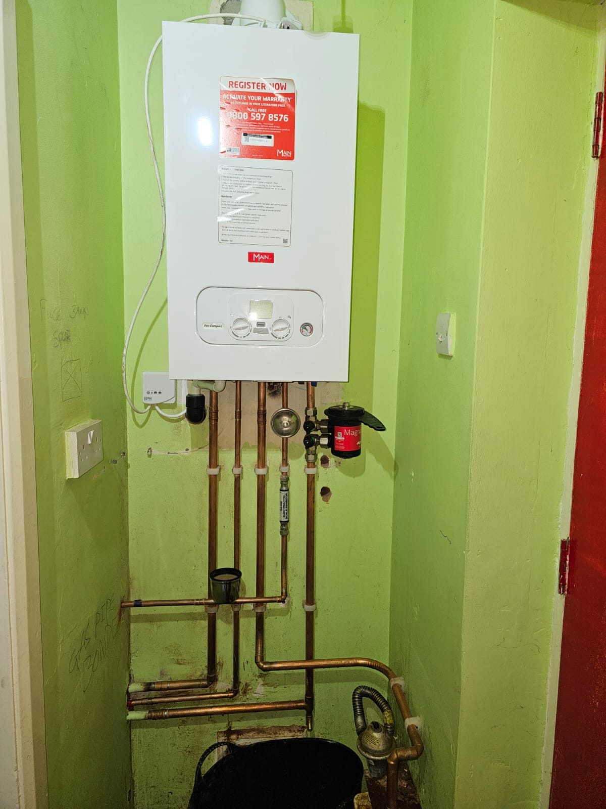 Boiler with neat vertical copper feeds